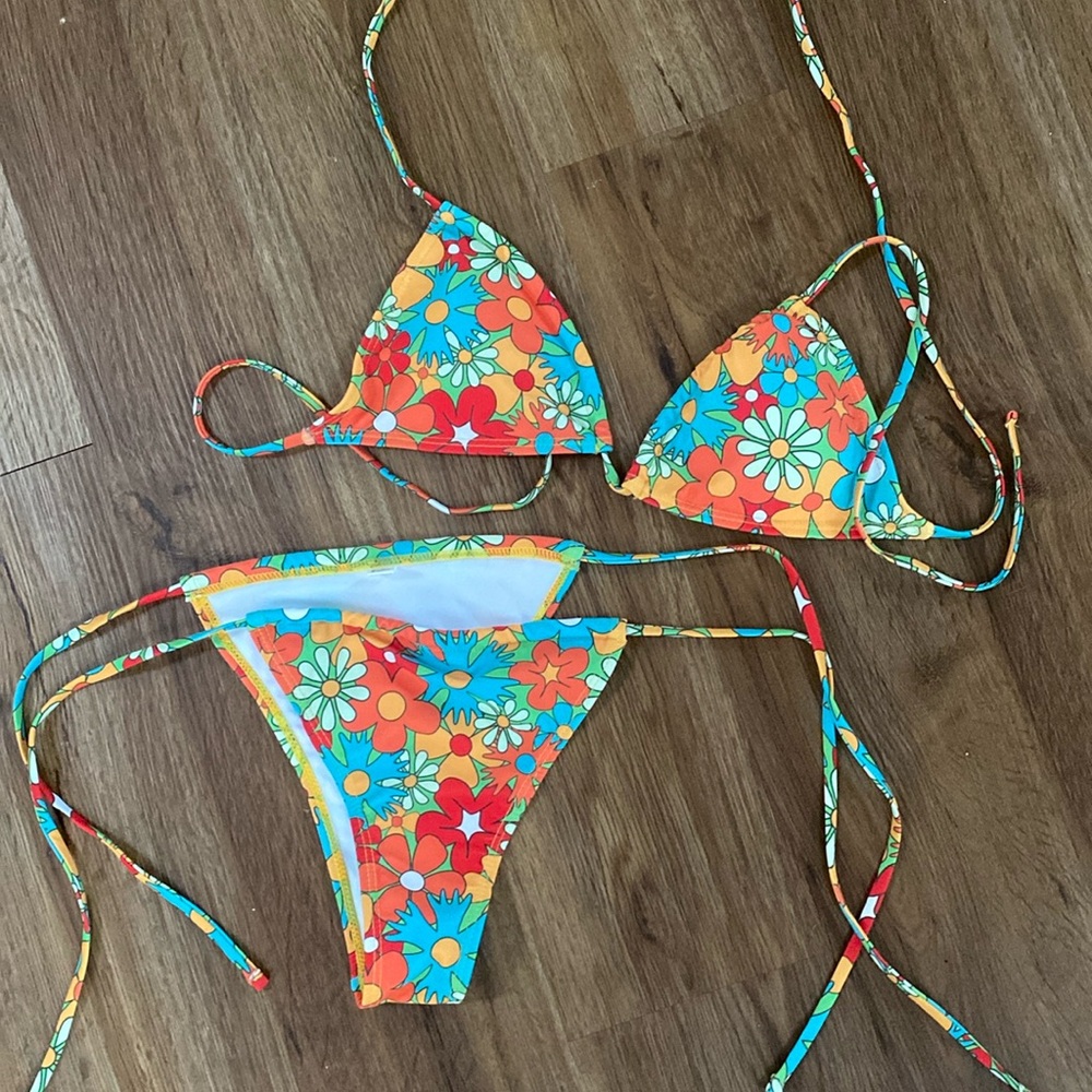NWT floral string bikini - high rise, cheeky cut